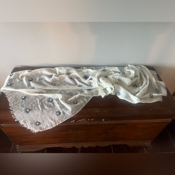 Scarf with pearl beading detail - Picture 2 of 4